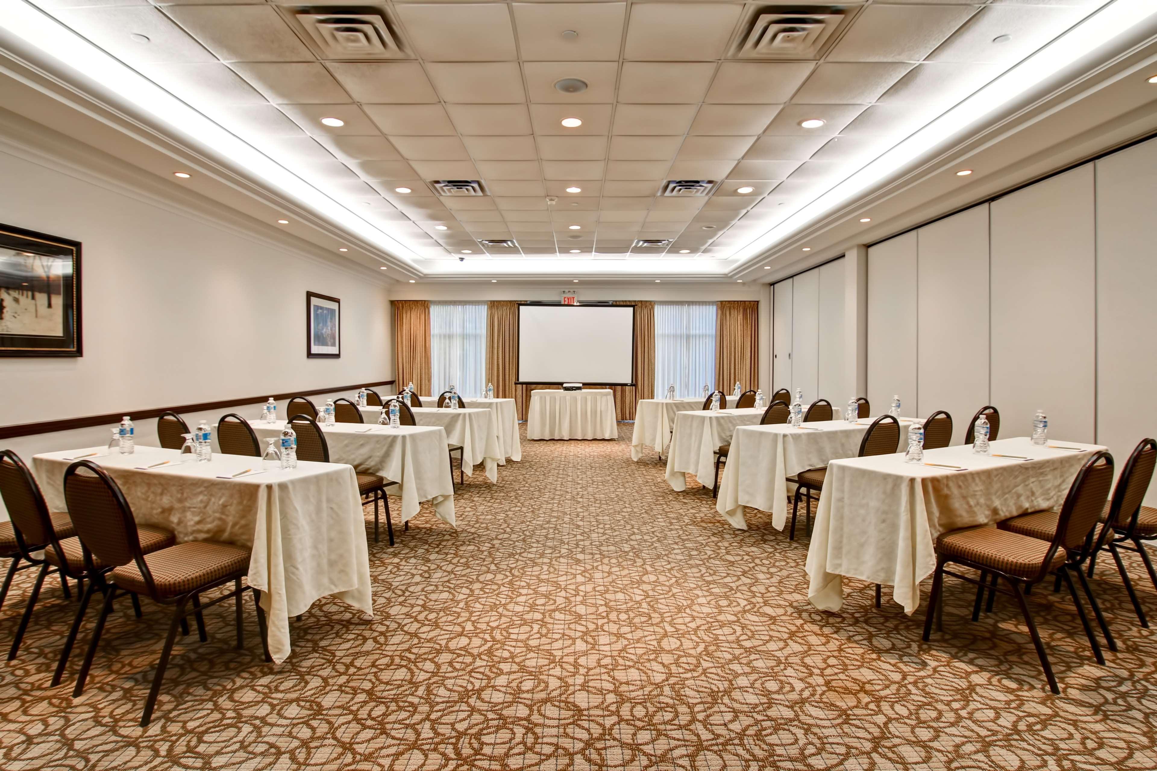 Hilton Garden Inn Toronto/Burlington Bagian luar foto