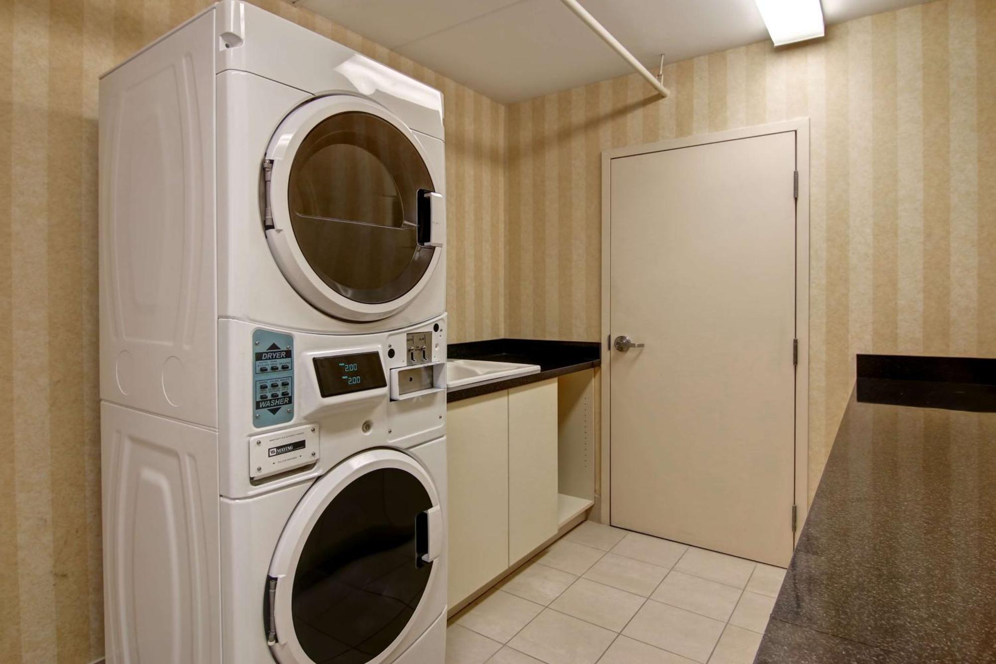 Hilton Garden Inn Toronto/Burlington Bagian luar foto