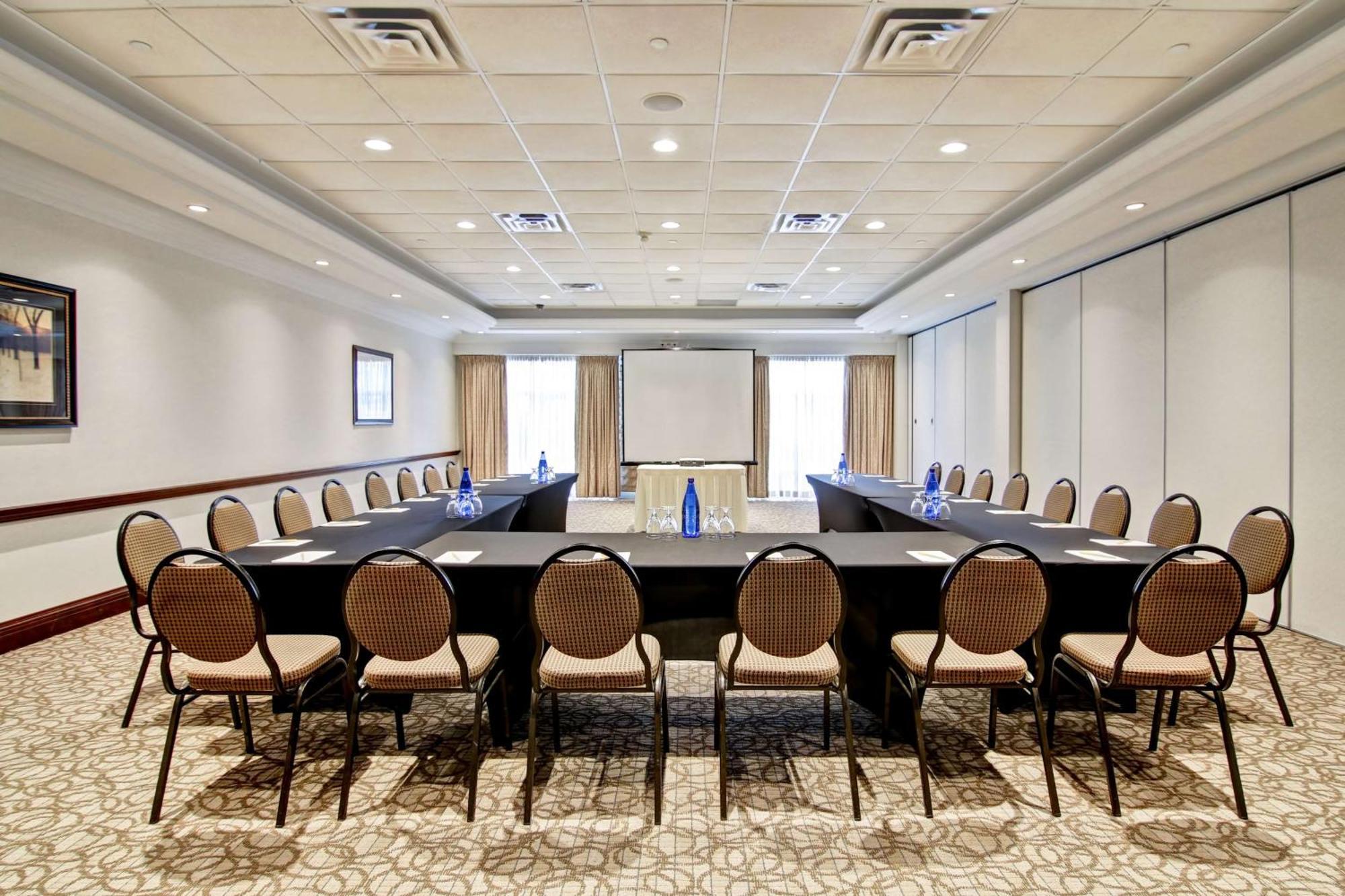 Hilton Garden Inn Toronto/Burlington Bagian luar foto
