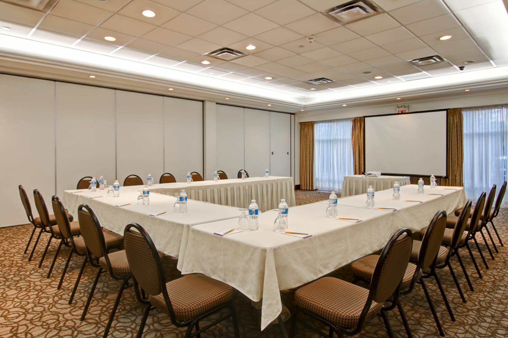 Hilton Garden Inn Toronto/Burlington Bagian luar foto